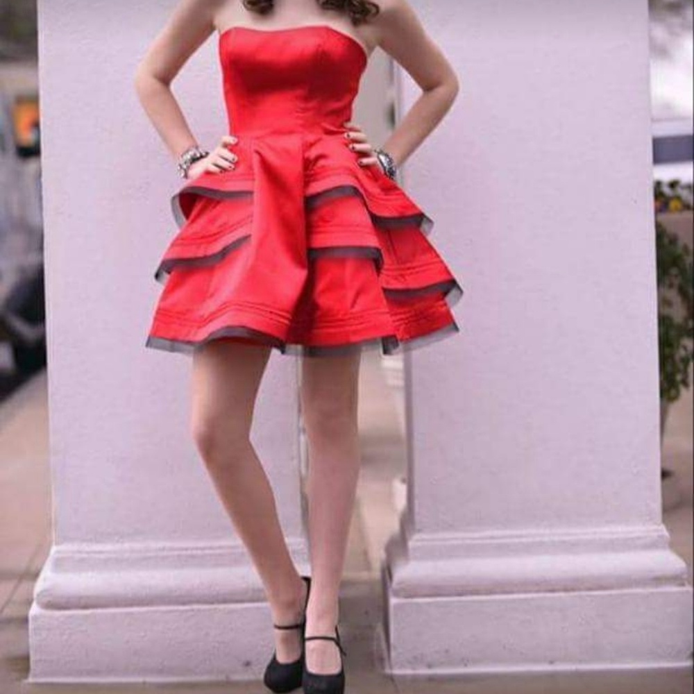 Size 4 macduggal red cocktail